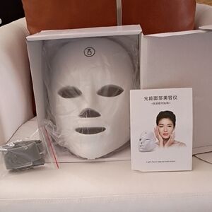 White LED Light Therapy Facial Mask NWT